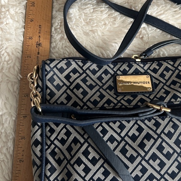 NWOT Tommy Hilfiger Navy Crossbody Bag with Geometric Pattern​​​​​ - Picture 8 of 12